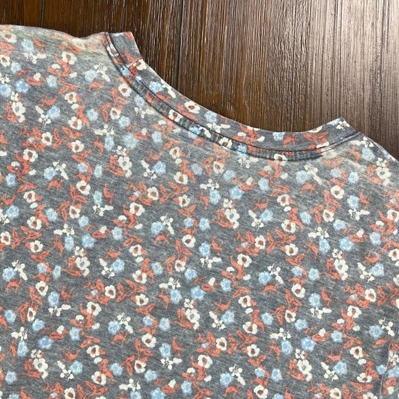 Lucky Brand Floral Faded Tee Size Small - Picture 8 of 8